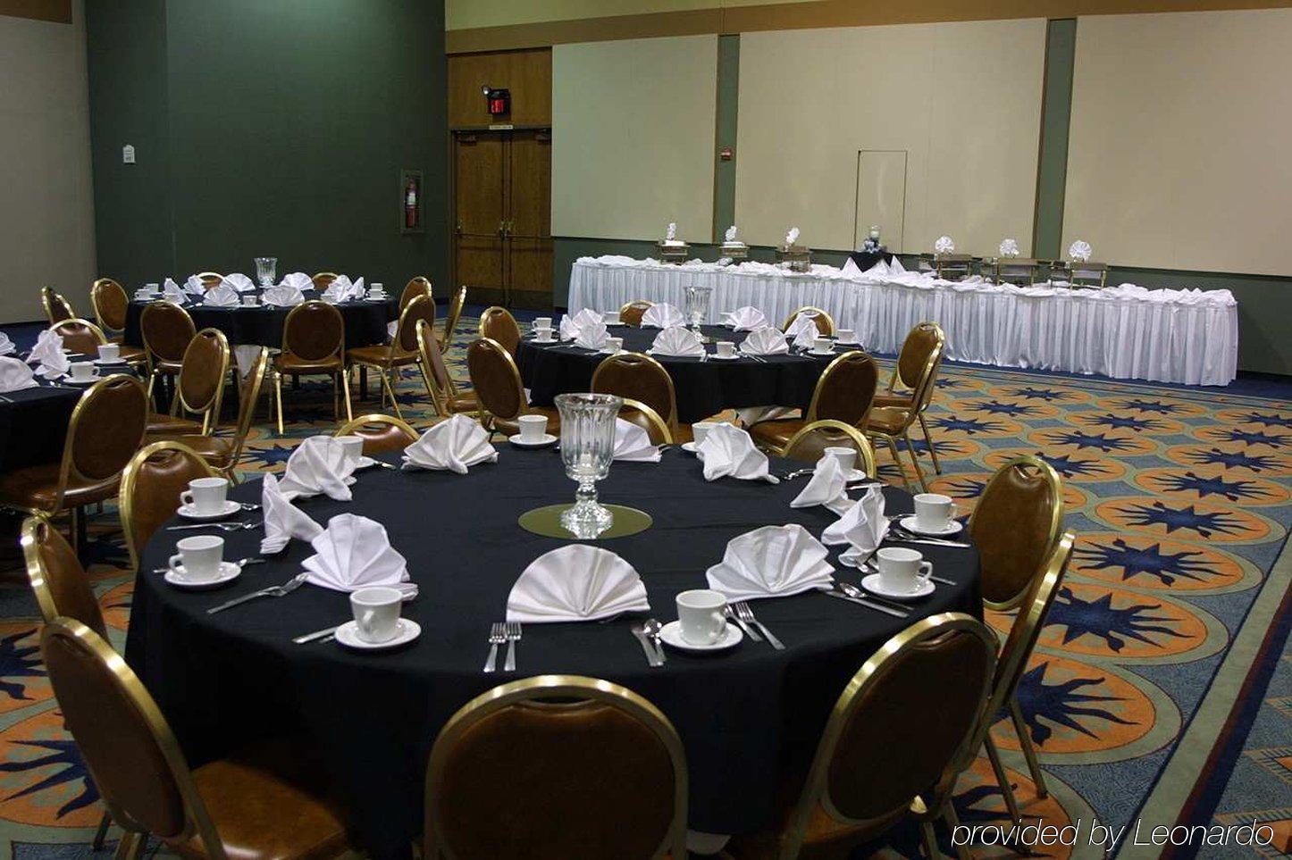 Hilton Garden Inn Kansas City/Kansas Restoran gambar