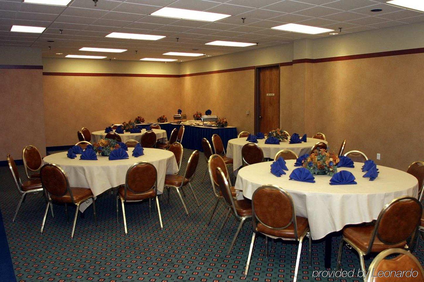 Hilton Garden Inn Kansas City/Kansas Restoran gambar